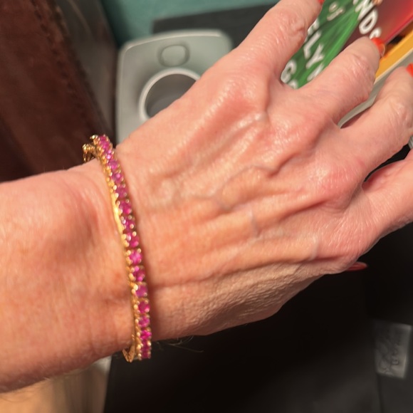 14K gold and ruby bangle - Picture 4 of 6